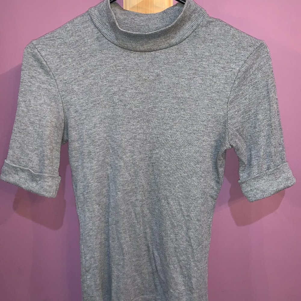 Women's Gray Short Sleeve Top